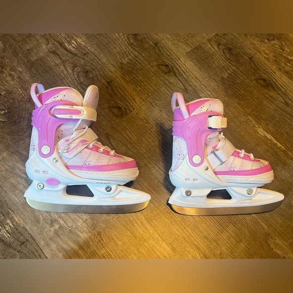FINAL PRICE Lake Placid Girl’s Ice Skates - Picture 2 of 6